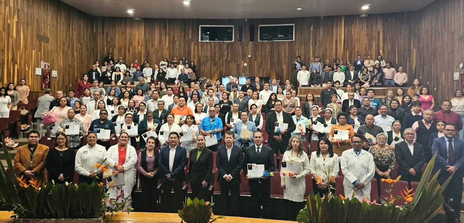IMSS Tlaxcala reconoció a quienes cumplieron 25 y 30 años de servicio